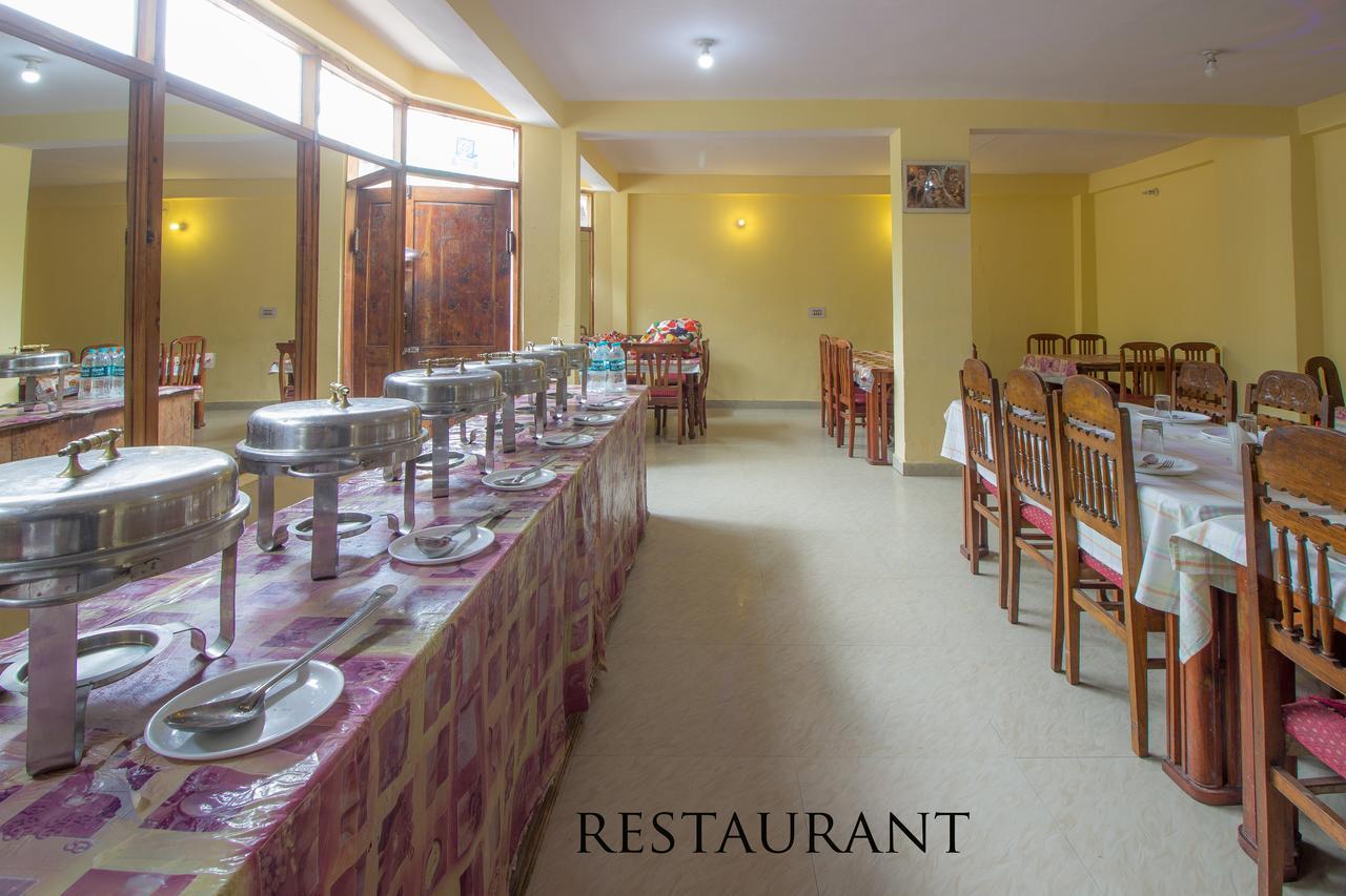 Hotel Neha Palace Manāli Exterior foto