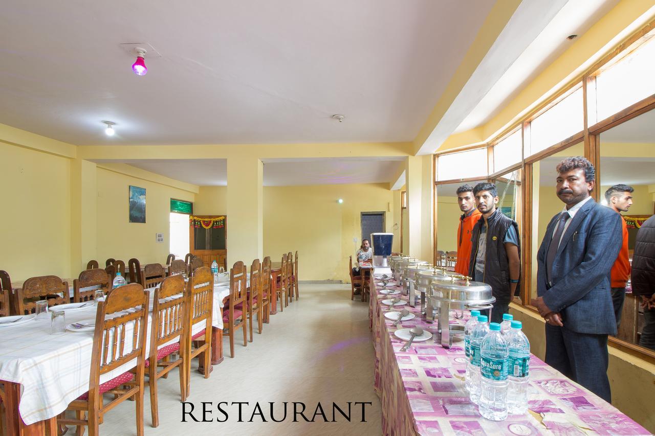 Hotel Neha Palace Manāli Exterior foto